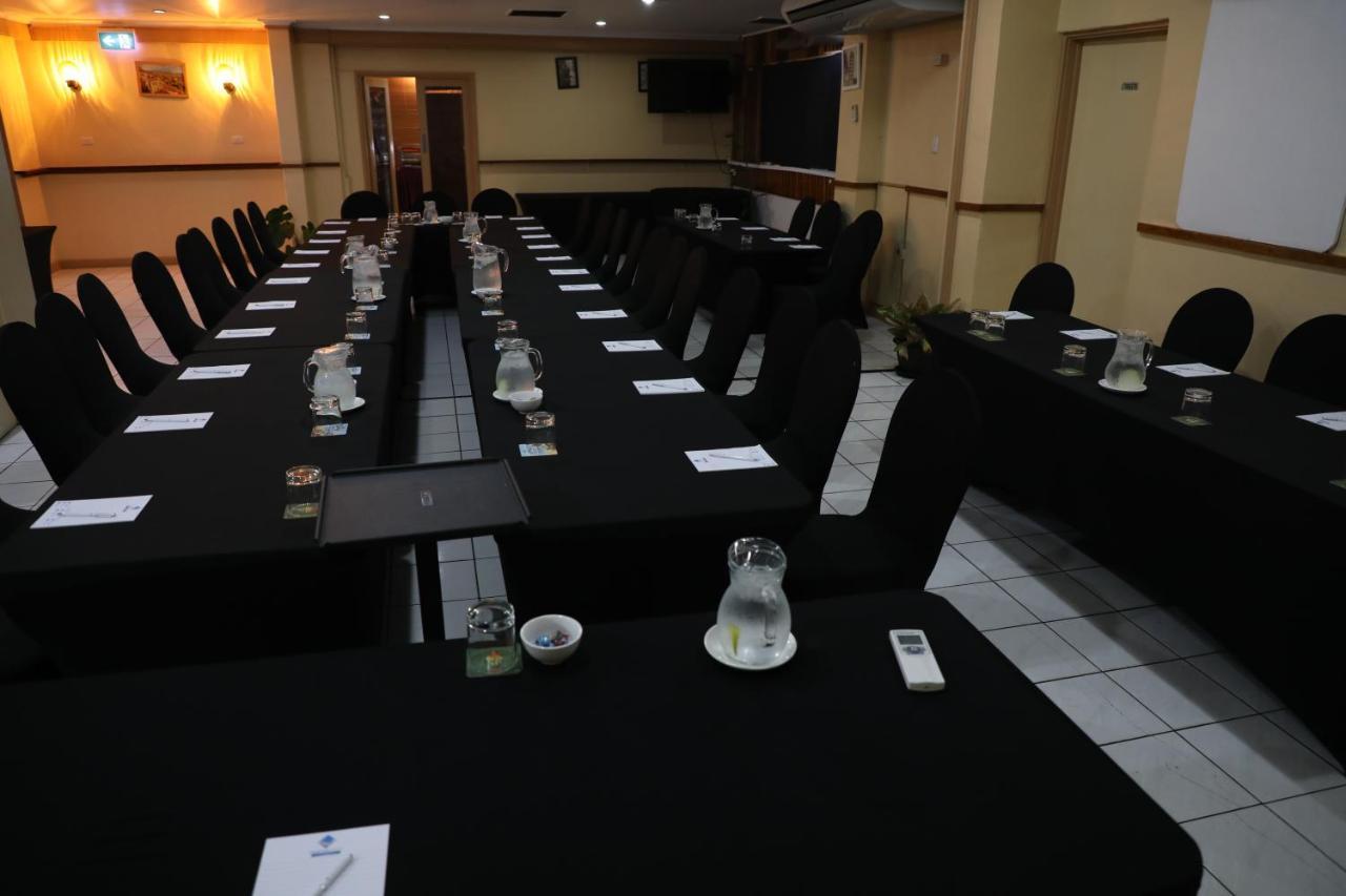 לאה Huon Gulf Hotel מראה חיצוני תמונה
