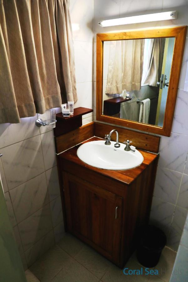 לאה Huon Gulf Hotel מראה חיצוני תמונה